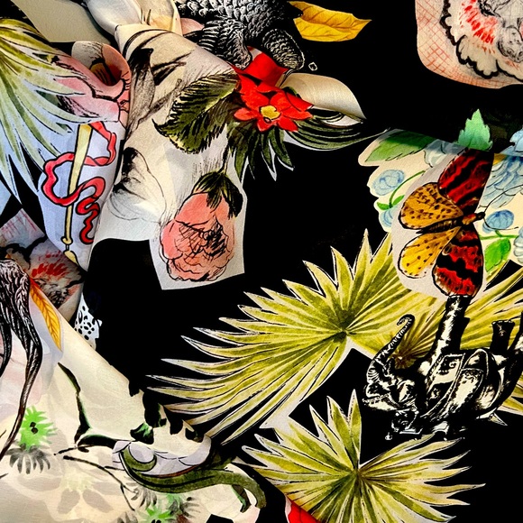 Salvatore Ferragamo silk scarf black floral with animals - Picture 5 of 7